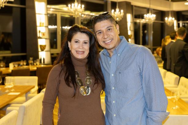 Weintaufe mit Herz: Österreichs größtes Weingut feiert für den guten Zweck