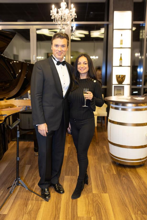 Weintaufe mit Herz: Österreichs größtes Weingut feiert für den guten Zweck