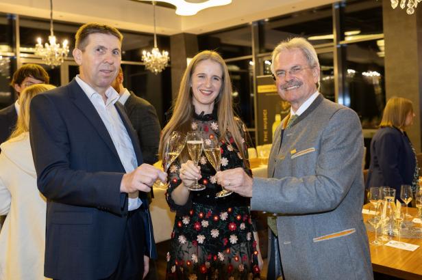 Weintaufe mit Herz: Österreichs größtes Weingut feiert für den guten Zweck