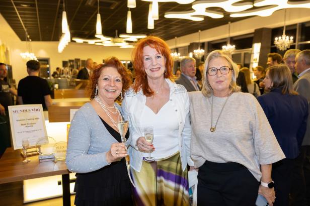 Weintaufe mit Herz: Österreichs größtes Weingut feiert für den guten Zweck