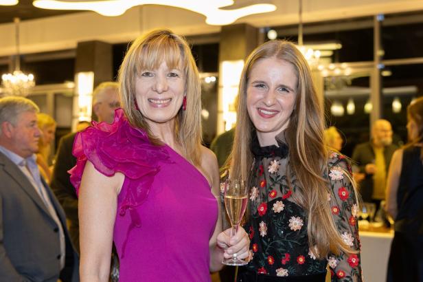 Weintaufe mit Herz: Österreichs größtes Weingut feiert für den guten Zweck