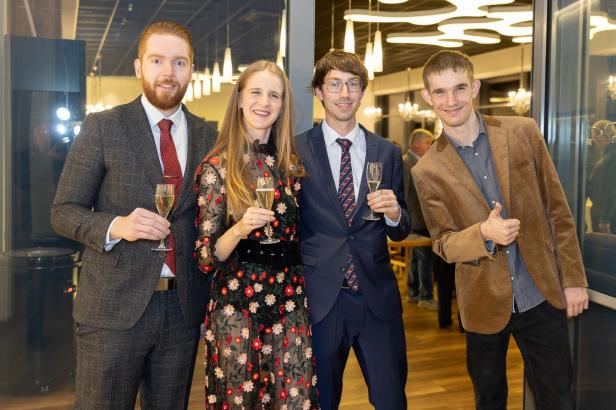 Weintaufe mit Herz: Österreichs größtes Weingut feiert für den guten Zweck