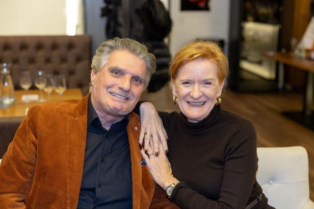 Weintaufe mit Herz: Österreichs größtes Weingut feiert für den guten Zweck