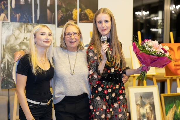 Weintaufe mit Herz: Österreichs größtes Weingut feiert für den guten Zweck