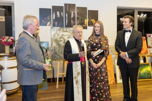 Weintaufe mit Herz: Österreichs größtes Weingut feiert für den guten Zweck