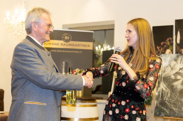 Weintaufe mit Herz: Österreichs größtes Weingut feiert für den guten Zweck