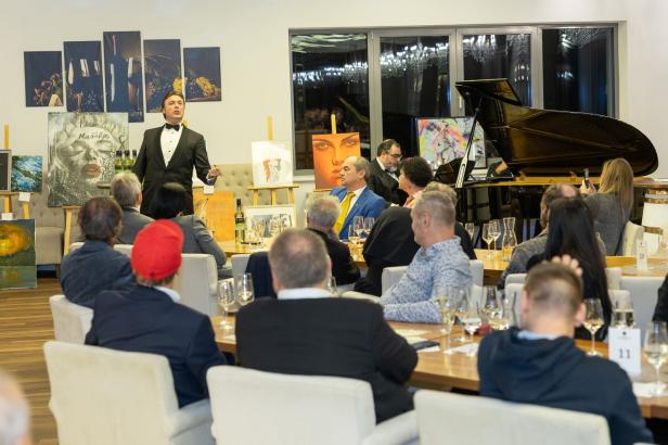 Weintaufe mit Herz: Österreichs größtes Weingut feiert für den guten Zweck