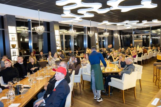 Weintaufe mit Herz: Österreichs größtes Weingut feiert für den guten Zweck