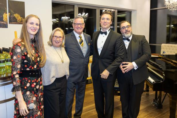 Weintaufe mit Herz: Österreichs größtes Weingut feiert für den guten Zweck