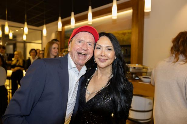 Weintaufe mit Herz: Österreichs größtes Weingut feiert für den guten Zweck