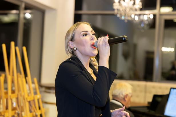 Weintaufe mit Herz: Österreichs größtes Weingut feiert für den guten Zweck