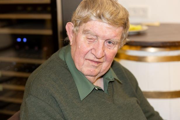 Weintaufe mit Herz: Österreichs größtes Weingut feiert für den guten Zweck