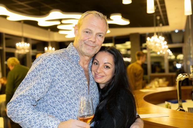 Weintaufe mit Herz: Österreichs größtes Weingut feiert für den guten Zweck