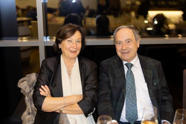 Weintaufe mit Herz: Österreichs größtes Weingut feiert für den guten Zweck