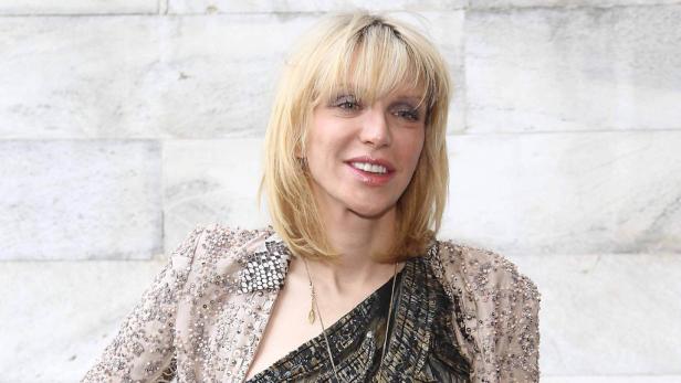 Courtney Love möchte Lohan mit Drogen helfen