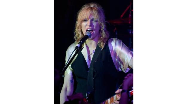 Courtney Love möchte Lohan mit Drogen helfen