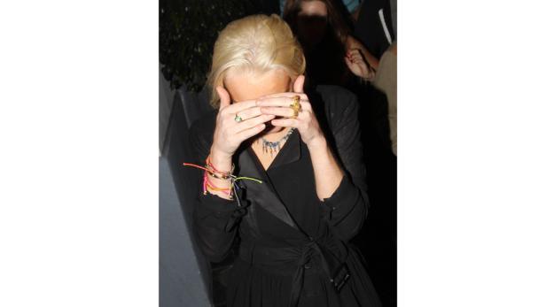 Courtney Love möchte Lohan mit Drogen helfen