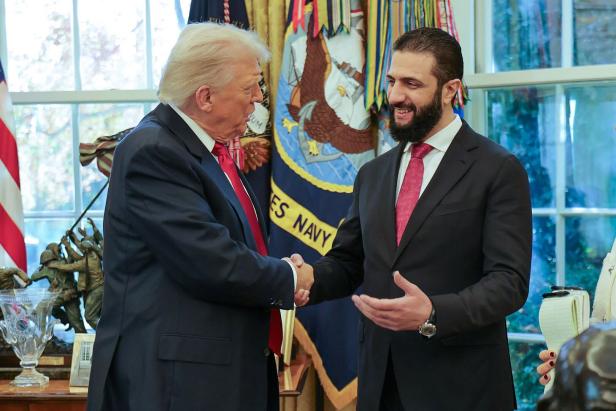 Donald Trump und Ahmed al-Sharaa im Weißen Haus.