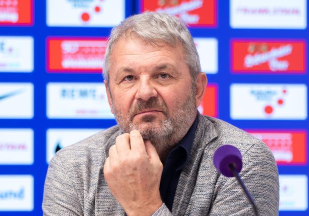 ++ ARCHIVBILD ++ FUSSBALL: WERNER TRAT ALS SPORTVORSTAND DER WIENER AUSTRIA ZURÜCK