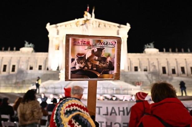 AUSTRIA-PARLIAMENT-FARRIGHT-ANTISEMITISM