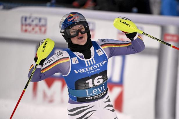 Die Deutsche Emma Aicher bejubelte ihren ersten Podestplatz im Slalom