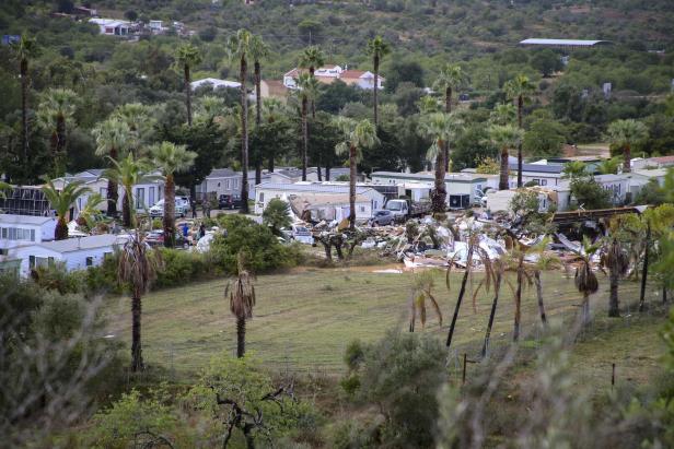 Campsite destroyed after extreme wind phenomenon in Albufeira