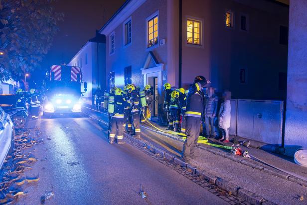 FF-Einsatz nach Brand in Mehrparteienhaus in Krems.
