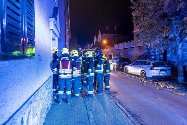 FF-Einsatz nach Brand in Mehrparteienhaus in Krems.