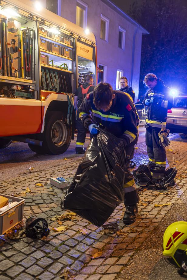 FF-Einsatz nach Brand in Mehrparteienhaus in Krems.