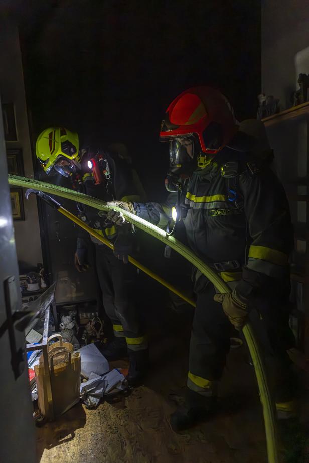FF-Einsatz nach Brand in Mehrparteienhaus in Krems.