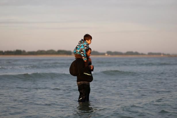 Migrants leave French coast in dinghies as UK, France tighten asylum rules