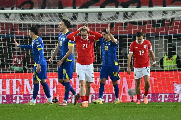 WM-Party geht im Bus weiter: Jubelnder Alaba übernimmt das Steuer