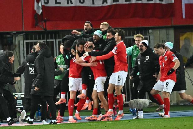 WM-Party geht im Bus weiter: Jubelnder Alaba übernimmt das Steuer