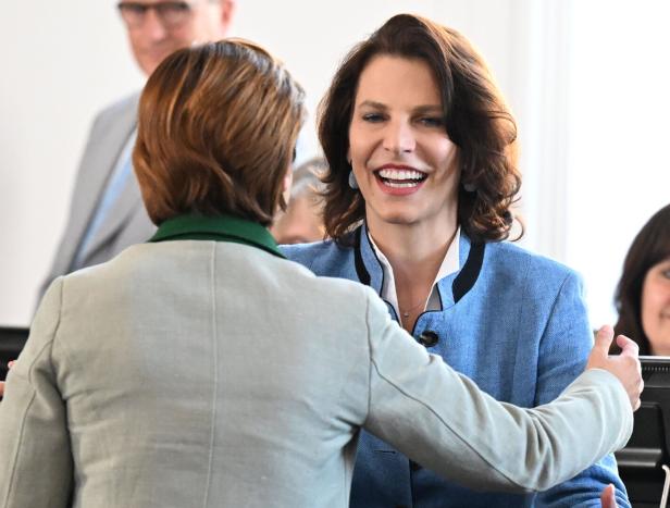 SALZBURGER LANDTAG: AMTSÜBERGABE AN LH EDTSTADLER (ÖVP) -  EDTSTADLER (ÖVP), SVAZEK (FPÖ)