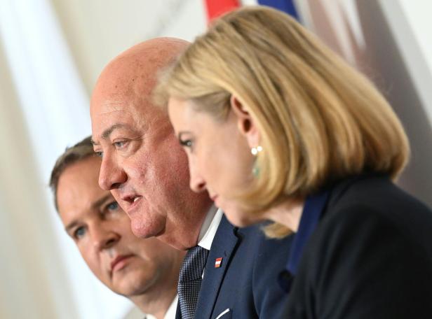 KLAUSUR DER BUNDESREGIERUNG / MINISTERRAT: BABLER/STOCKER/MEINL-REISINGER