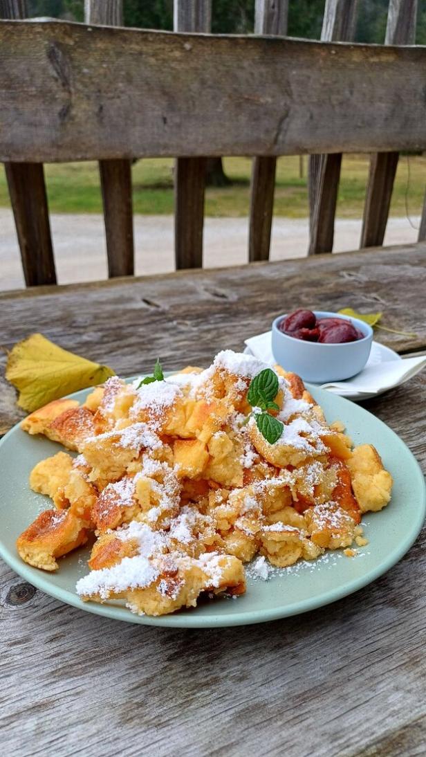 Kaiserschmarrn serviert auf der Rettenbachalm.