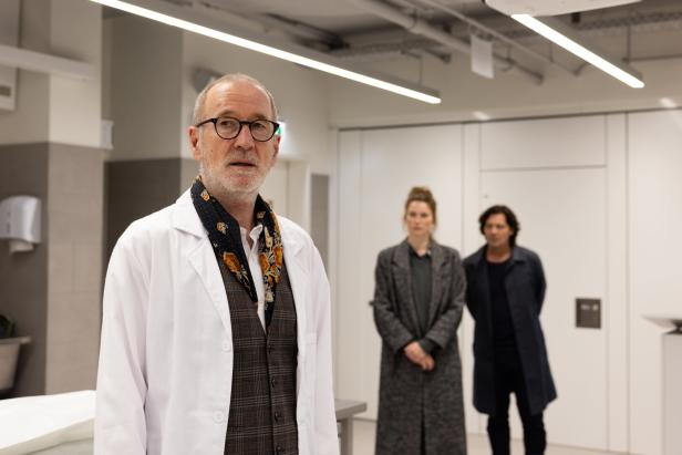 Lisa Schützenberger und Fritz Karl ermitteln gegen einen von Peter Lohmeyer gespielten Universitätsprofessor