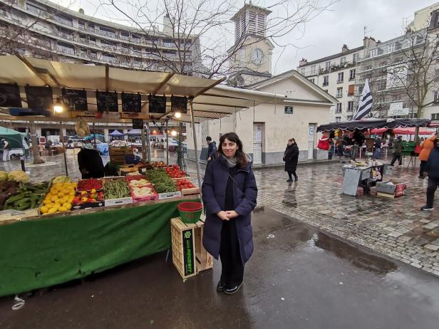Auf einem Markt in Paris. 