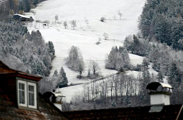 ++ THEMENBILD ++ SCHNEE / WINTER / WETTER / WITTERUNG / ERSTER SCHNEE / KLIMA