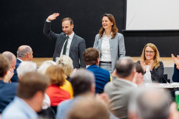 Neue Bezirksvorsitzende Suchan-Mayr und neuer Bezirks-GVV-Obmann Lachmayr.