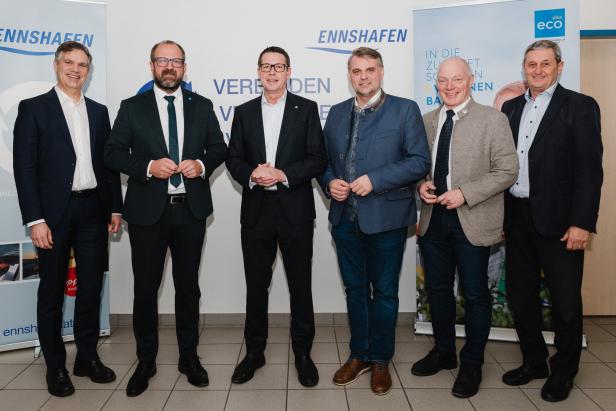 NÖ Delegation im Ennshafen 