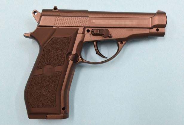 Tatwaffe beim Tankstellenraub in Wiener Neustadt war diese Schreckschusspistole. 