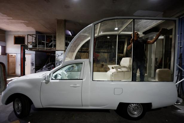 Pope Francis's popemobile set to become health clinic for Gaza children
