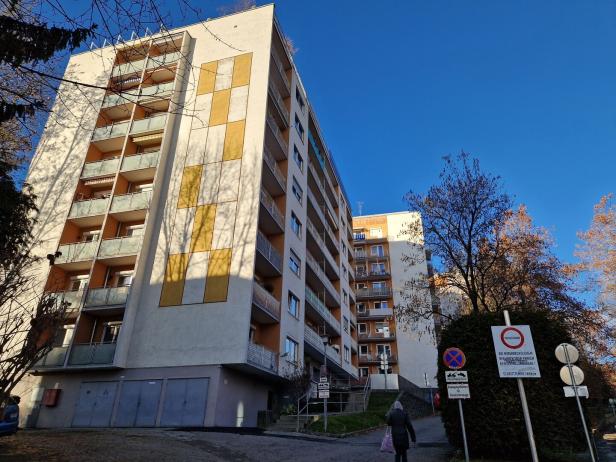 Mehrere Hochhäuser von außen