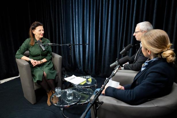 Milchbar mit Hofmarcher-Holzhacker, Gebhard, Hager