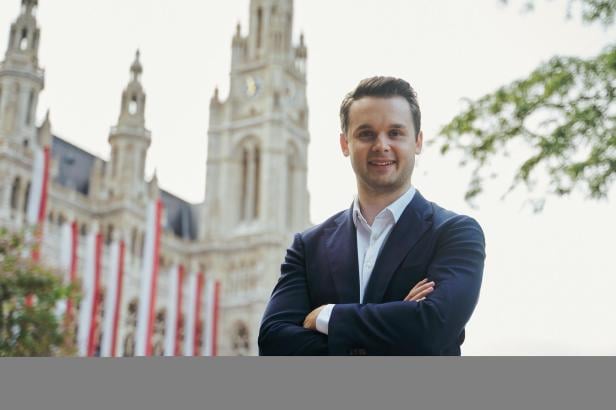 ÖVP-Bildungssprecher Harald Zierfuß vor dem Wiener Rathaus.