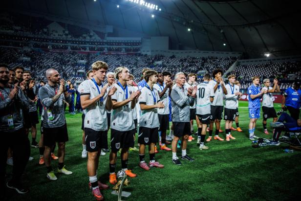 ÖFB-Team applaudiert mitgereisten Fans