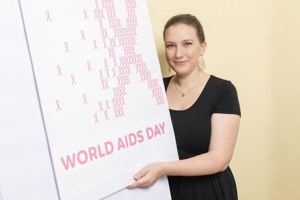 Das Bild zeigt die Vorsitzende der Aids Hilfe Wien, die Gynäkologin Mirijam Hall. Sie  warnt vor Rückschritten bei der Prävention von HIV.