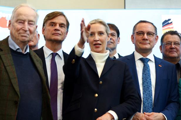 AfD-Vorsitzende Alice Weidel und Tino Chrupalla mit Ehrenvorsitzendem Alexander Gauland.