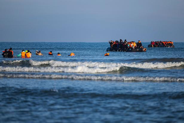 FILES-BRITAIN-FRANCE-POLITICS-MIGRATION